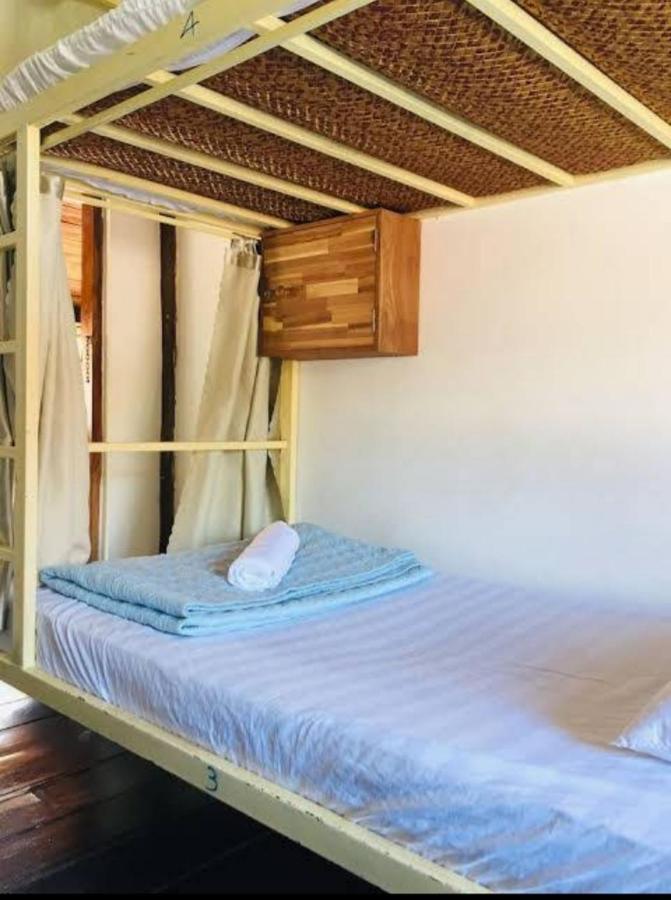 Watthat Backpacker Hostel 루앙프라방 외부 사진