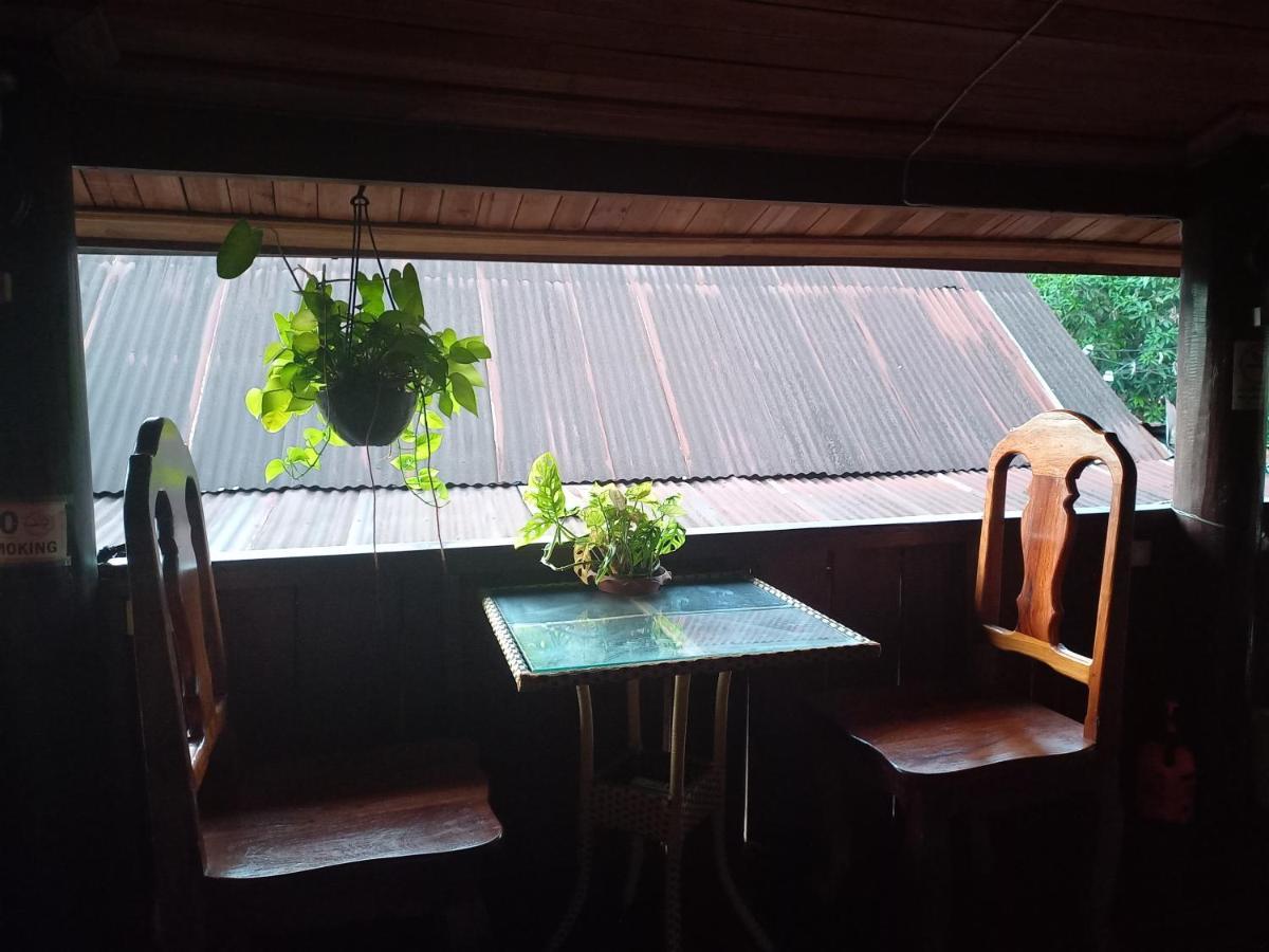 Watthat Backpacker Hostel 루앙프라방 외부 사진