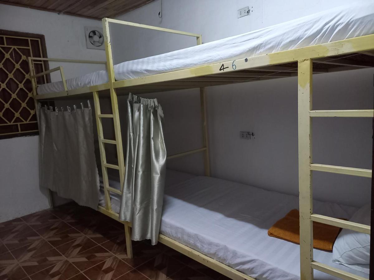 Watthat Backpacker Hostel 루앙프라방 외부 사진